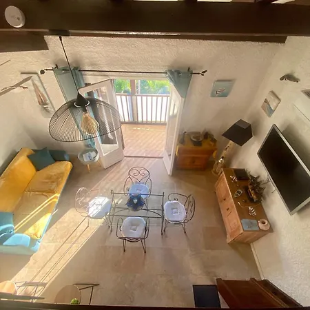 Tres Bel Les Pieds Dans L'eau Appietto