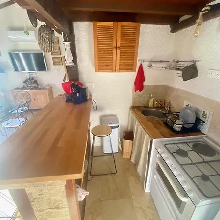 Tres Bel Les Pieds Dans L'eau Appietto