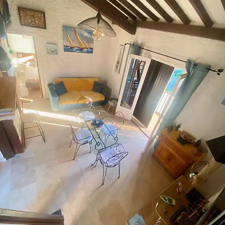 Tres Bel Les Pieds Dans L'eau * Appietto