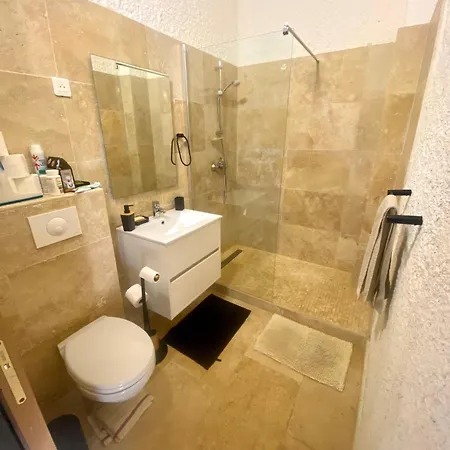 Tres Bel Les Pieds Dans L'eau Appietto