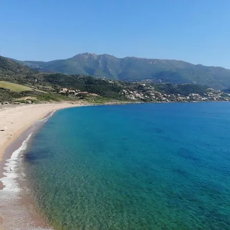 Tres Bel Les Pieds Dans L'eau * Appietto